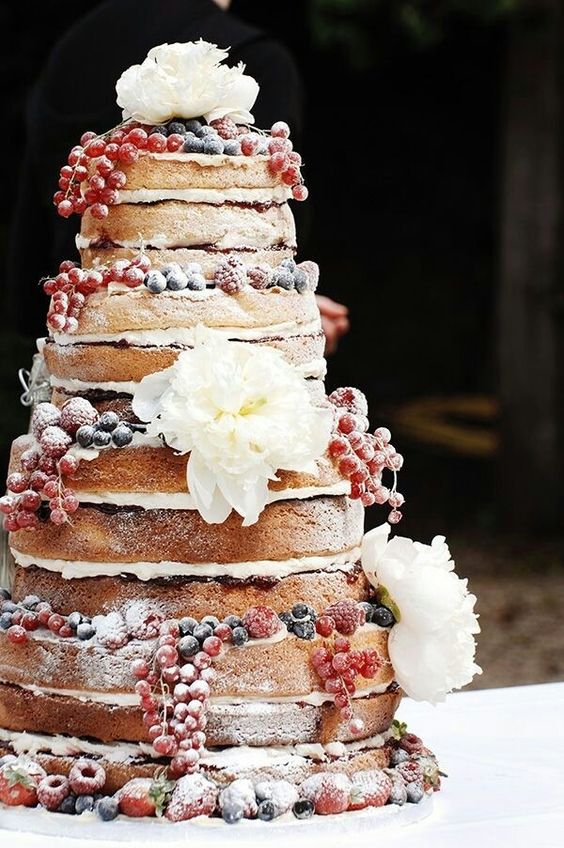 nice take on the traditional Italian wedding cake