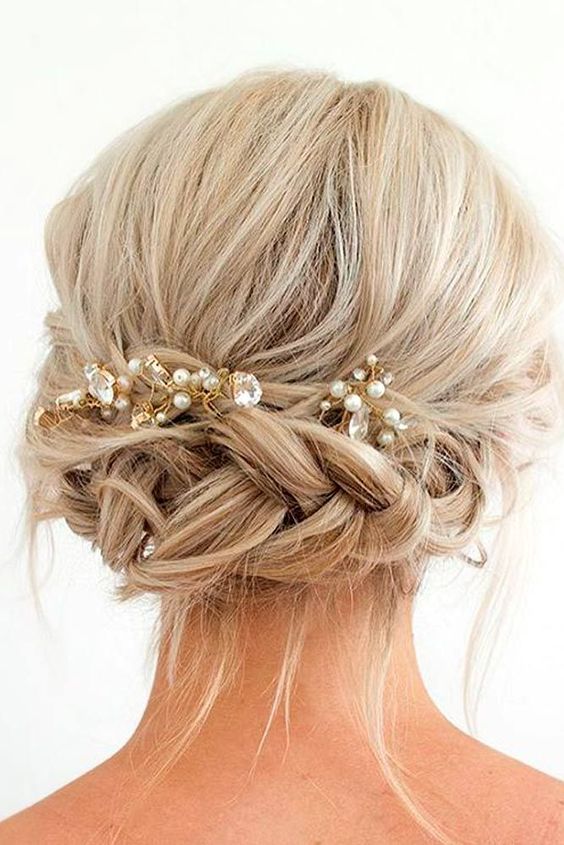  18 Stylish Wedding Hairstyles for Short Hair 