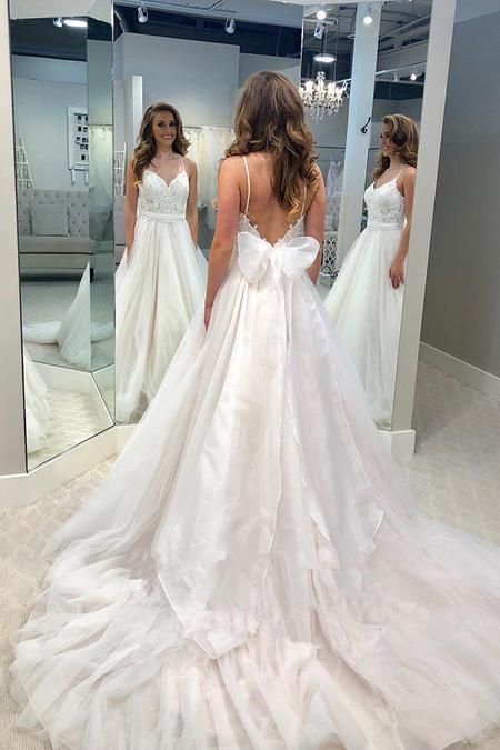 pretty wedding dresses with bows
