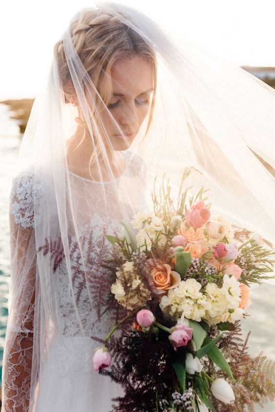 Bridal-Bouquets-For-Every-Bride-To-Stand-Out