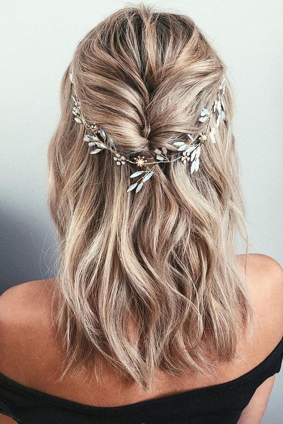 24 Medium Length Wedding Hairstyles For 2020 Mrs To Be