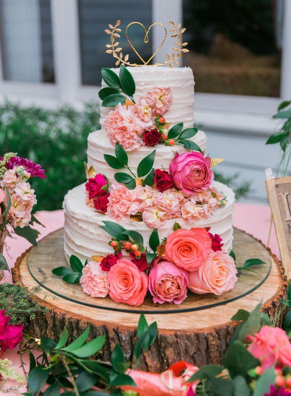 Mouth-watering Floral Wedding Cakes for Spring and Summer