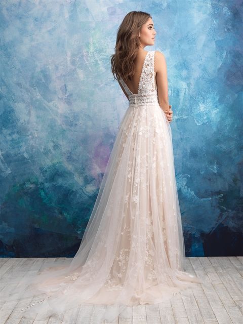 Fall Wedding Dresses with Amazing Details