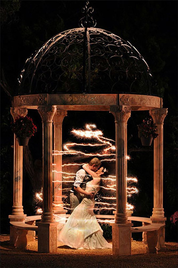 Breathtaking Night Wedding Photo Ideas
